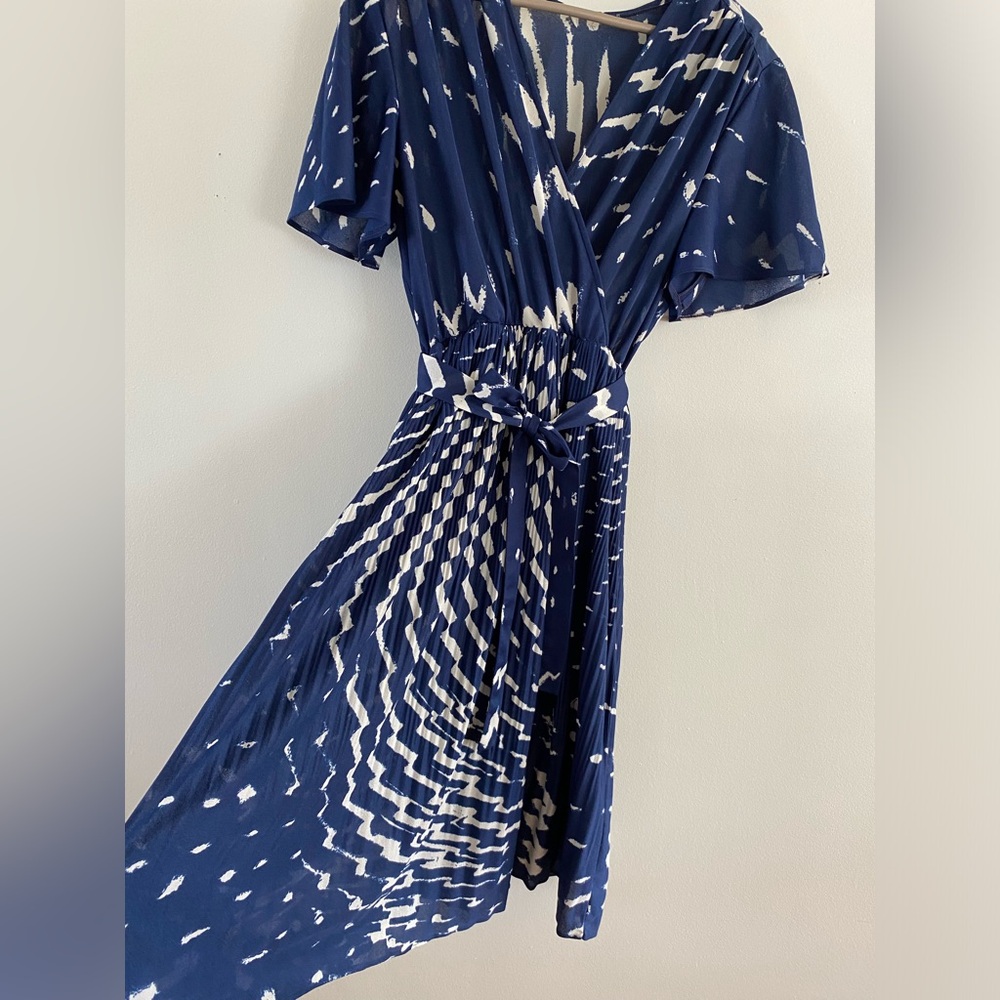 SOLD - Vintage 70s/80s Classy/Boho Navy Blue w/ White Dress - Picture 5 of 7